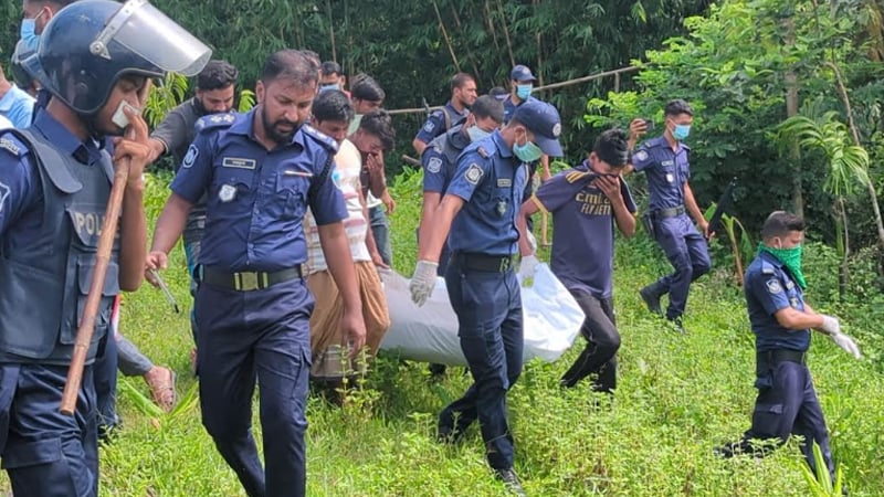 ঝোপে পুঁতে রাখা ব্যবসায়ীর বস্তাবন্দি দ্বিখণ্ডিত মরদেহ উদ্ধার